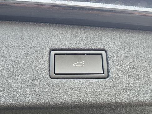 Used 2021 Volkswagen Tiguan SEL image 29