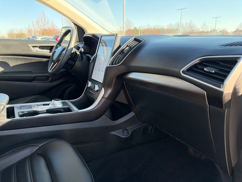 Used 2024 Ford Edge SEL w/ Convenience Package image 11