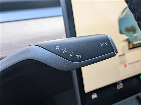 Used 2024 Tesla Model Y Long Range RWD image 12