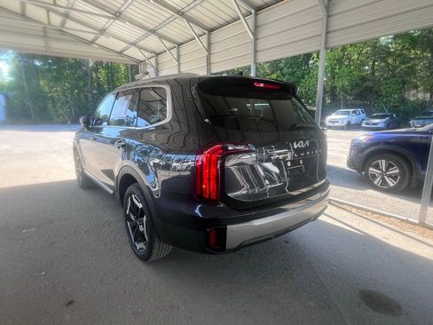 Used 2025 Kia Telluride S image 3