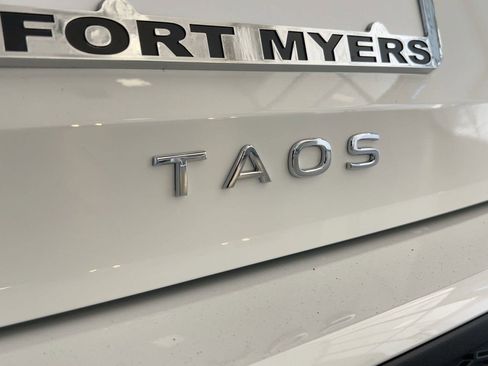 New 2026 Volkswagen Taos SE image 34