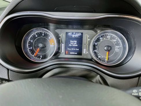 Used 2020 Jeep Cherokee Latitude Plus FWD image 17