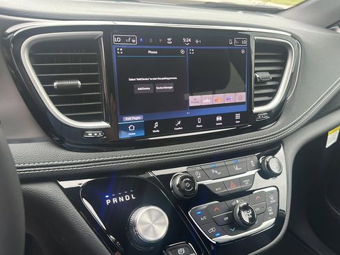 New 2026 Chrysler Pacifica Select image 26