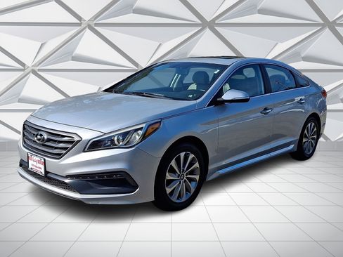 Used 2016 Hyundai Sonata Sport w/ Option Group 03 FWD image 4