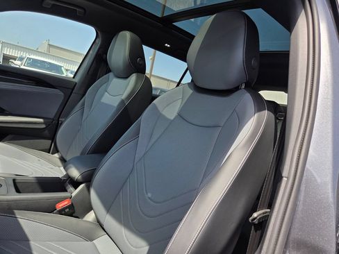 New 2026 Volkswagen Tiguan SE R-Line FWD image 11