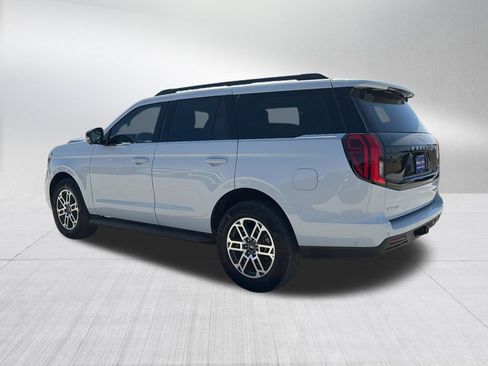 Used 2025 Ford Expedition Active RWD image 8