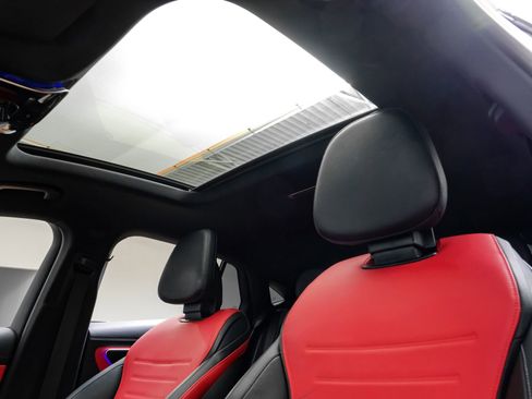 Used 2024 Mercedes-Benz GLC 300 4MATIC image 5