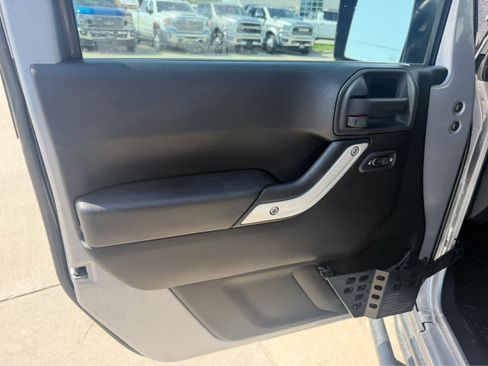 Used 2014 Jeep Wrangler Unlimited Sahara AWD/4WD image 17