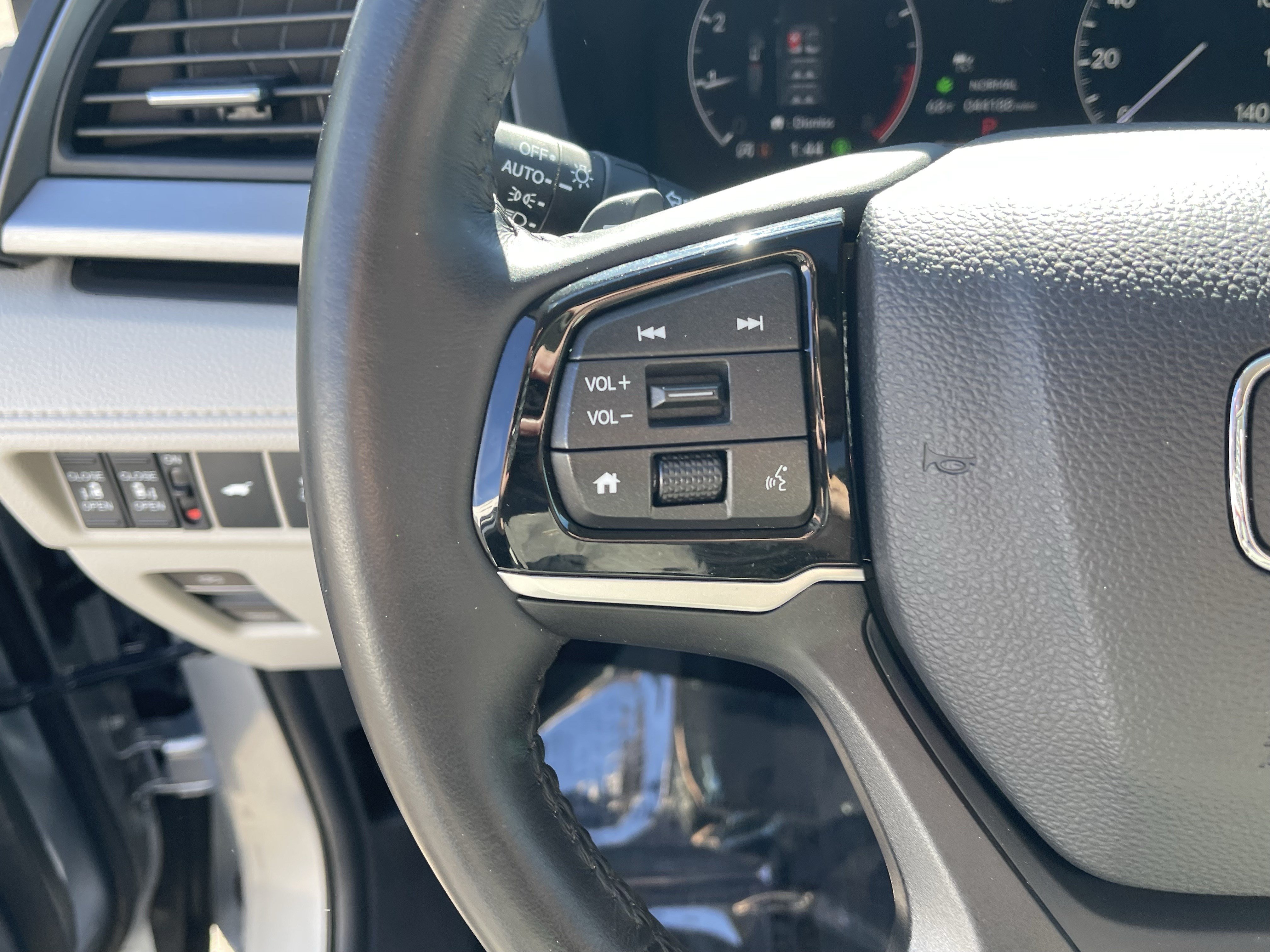 Used 2025 Honda Odyssey EX-L image 19
