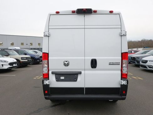 Used 2025 RAM ProMaster 2500 w/ Convenience Group image 4