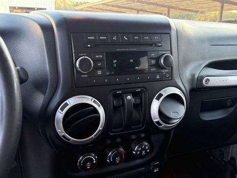 Used 2014 Jeep Wrangler Sport image 9