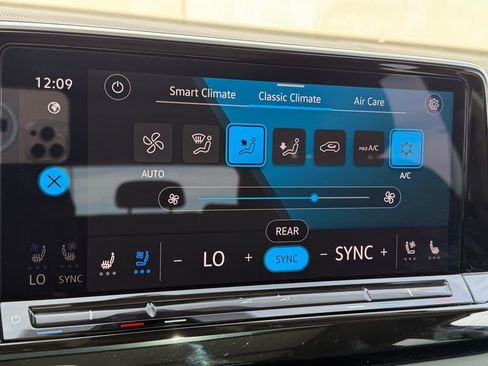 Certified 2025 Volkswagen Atlas SE FWD image 12