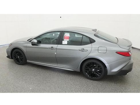 Used 2026 Toyota Camry SE FWD image 4