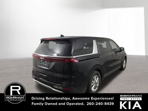 Used 2022 Kia Carnival LX image 6