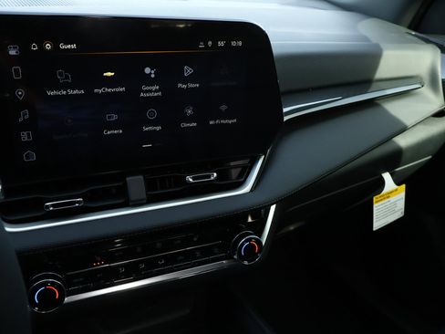 New 2026 Chevrolet Equinox LT w/ Convenience Package II FWD image 16