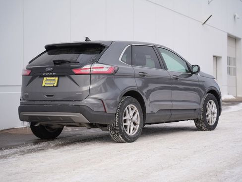 Used 2024 Ford Edge SEL image 3