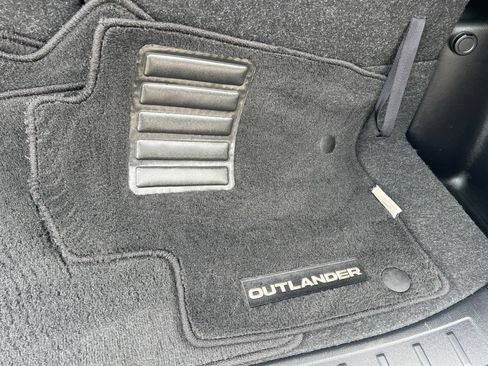Used 2023 Mitsubishi Outlander SEL AWD/4WD image 13
