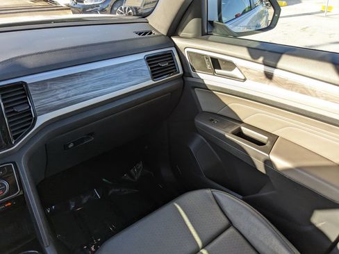 Certified 2023 Volkswagen Atlas Cross Sport SE w/ Panoramic Sunroof Package image 16