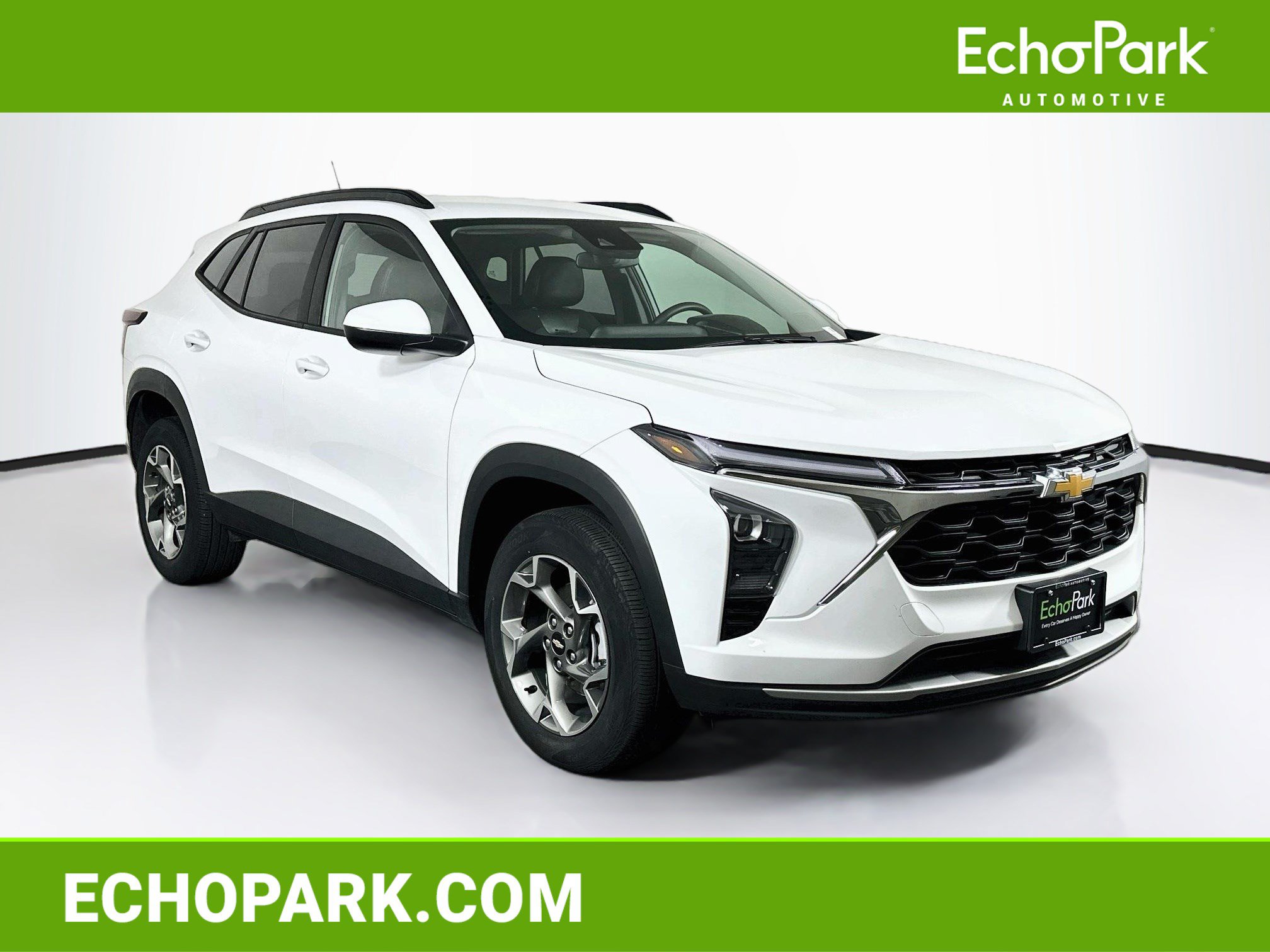 Used 2025 Chevrolet Trax LT FWD image 1
