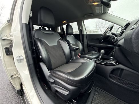 Used 2020 Jeep Compass Latitude image 25