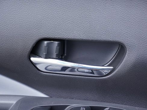 Used 2023 Nissan Kicks SR w/ SR Premium Package FWD image 8