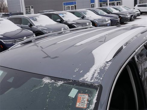 Certified 2024 Volkswagen Tiguan SE image 11