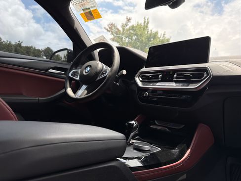 Used 2024 BMW X4 xDrive30i w/ M Sport Package AWD/4WD image 6