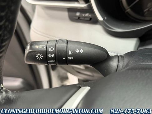 Used 2023 Toyota Highlander LE image 19