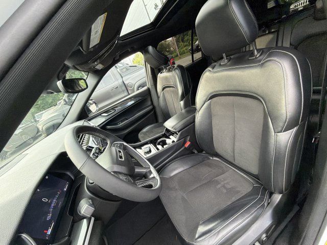 Used 2023 Jeep Grand Cherokee Altitude AWD/4WD image 15