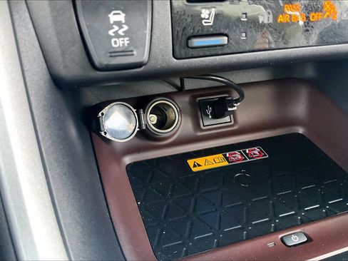 Used 2025 Toyota RAV4 Limited image 39