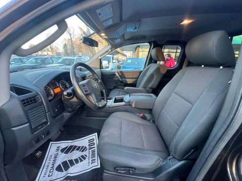 Used 2011 Nissan Titan SV w/ SV Value Truck Pkg image 10