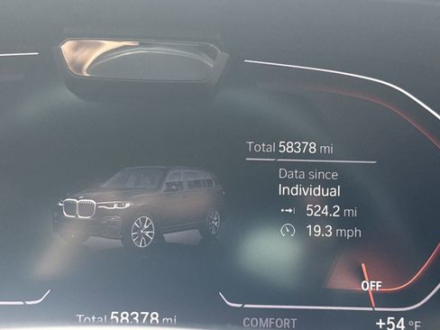 Used 2022 BMW X7 xDrive40i w/ M Sport Package AWD/4WD image 13