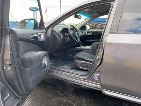 Used 2016 Nissan Pathfinder SV image 17