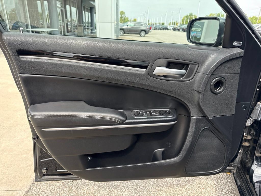 Used 2020 Chrysler 300 S w/ 300S Premium Group RWD image 20