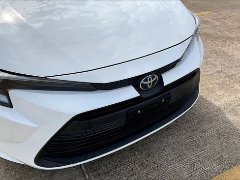 Used 2023 Toyota Corolla LE image 27