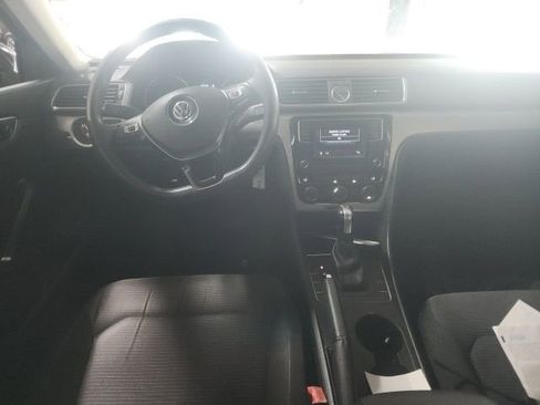 Used 2017 Volkswagen Passat 1.8T S image 6