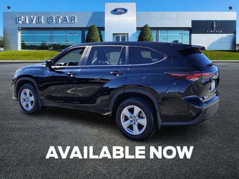 Used 2024 Toyota Highlander LE image 5