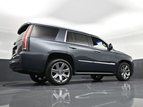 Used 2019 Cadillac Escalade Luxury RWD image 32
