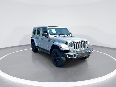 Used 2023 Jeep Wrangler Unlimited Sahara AWD/4WD image 2