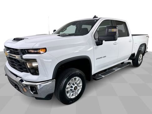 Used 2025 Chevrolet Silverado 2500 LT w/ Convenience Package AWD/4WD image 4