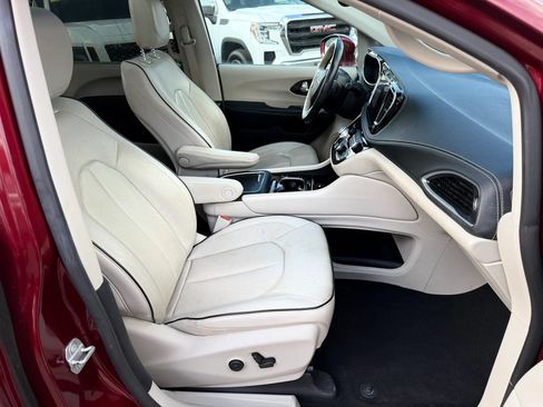 Used 2021 Chrysler Pacifica Limited w/ Premium & Safety Sphere Group AWD/4WD image 20
