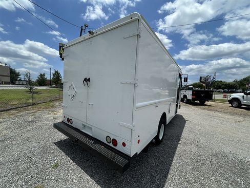 Used 2016 Ford E-350 and Econoline 350 Super Duty w/ A/C Prep Package RWD image 5