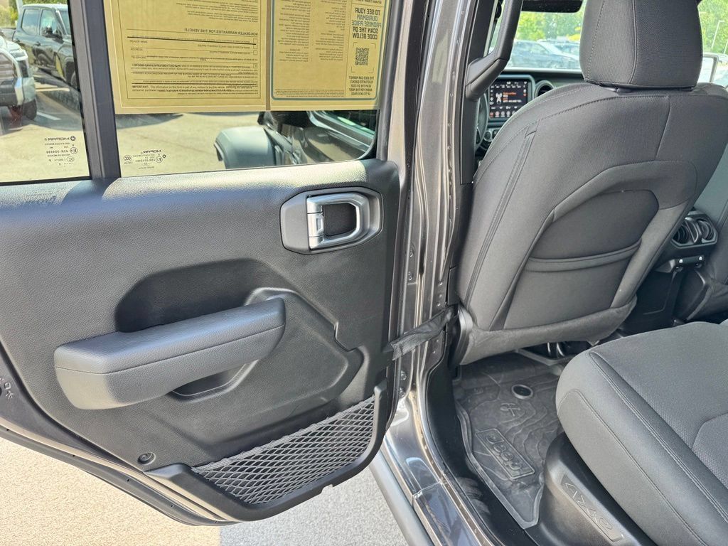Used 2023 Jeep Wrangler Unlimited w/ Cold Weather Group AWD/4WD image 32
