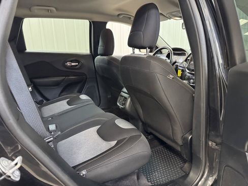 Used 2016 Jeep Cherokee Altitude w/ Cold Weather Group image 24