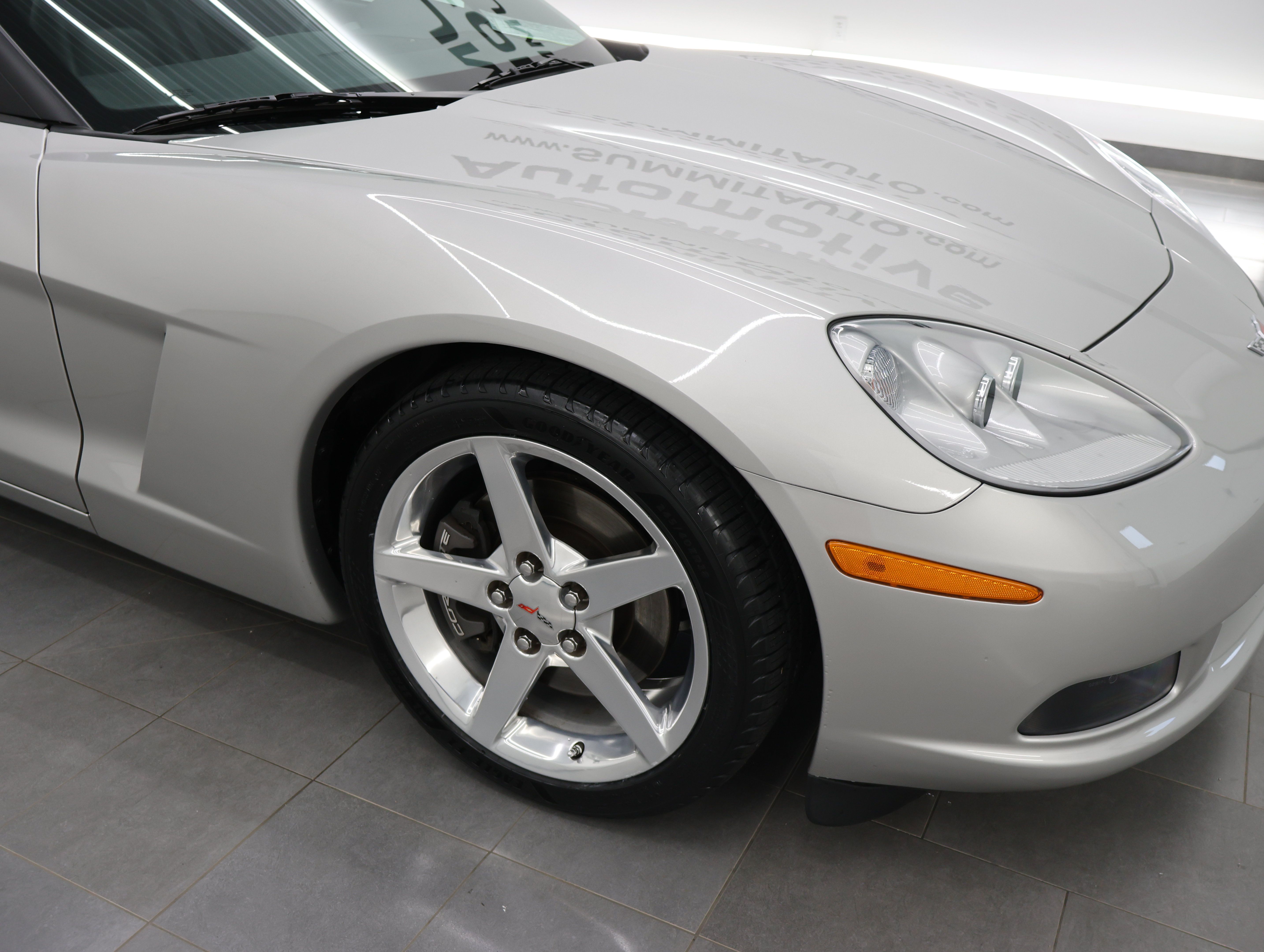 Used 2005 Chevrolet Corvette Coupe w/ Preferred Equipment Group RWD image 18