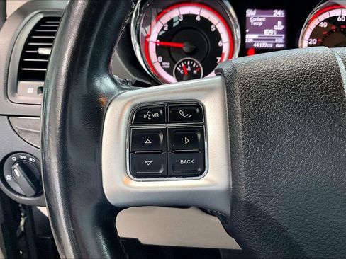 Used 2019 Dodge Grand Caravan SE w/ UConnect Hands-Free Group image 19