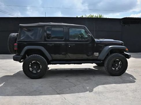 Used 2018 Jeep Wrangler Unlimited Sport S AWD/4WD image 6