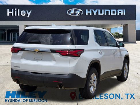 Used 2023 Chevrolet Traverse LS w/ Safety Package FWD image 4
