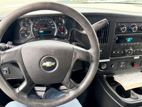 Used 2011 Chevrolet Express 2500 RWD image 29