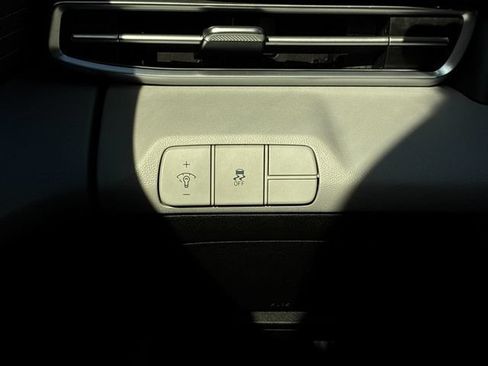 Used 2025 Hyundai Elantra Limited FWD image 26